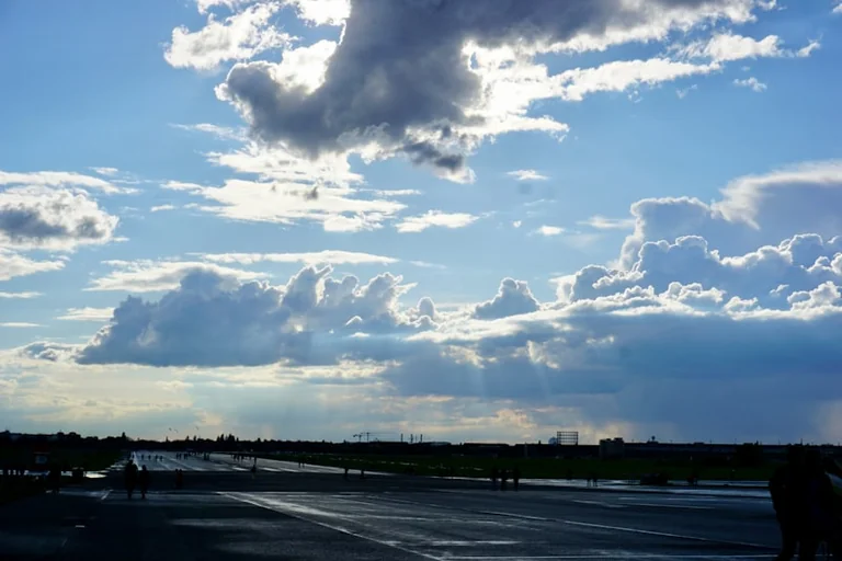 Tempelhofer Feld heute Abend: Kostenlos in den Feierabend