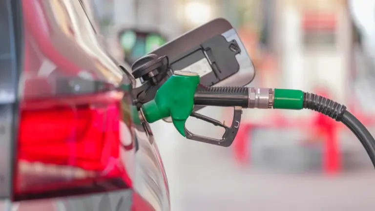Benzin und Diesel sparen: Diese Fahrweise senkt den Verbrauch