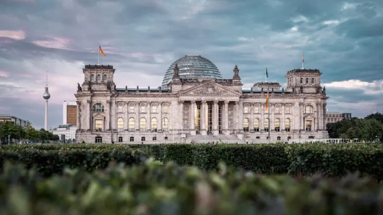 Bundestagswahl 2025: Kommt ein Zweier-Bündnis oder die Dreier-Koalition?