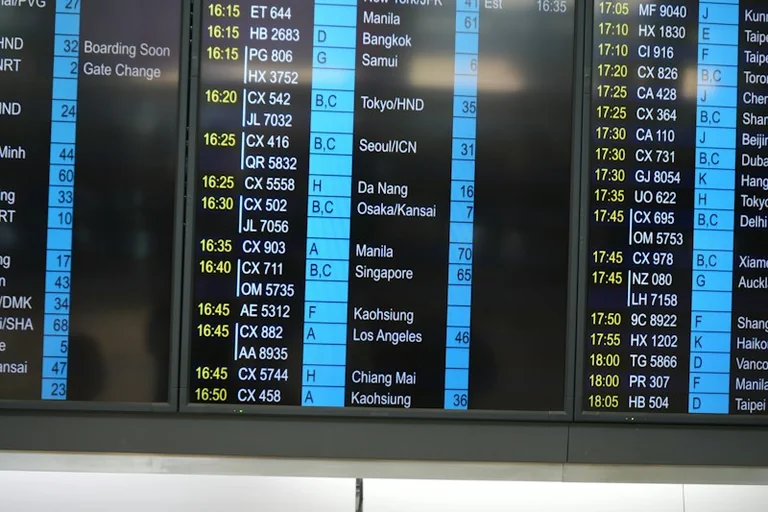 Flugverspätung im Ausland: Wann EU-Fluggastrechte helfen
