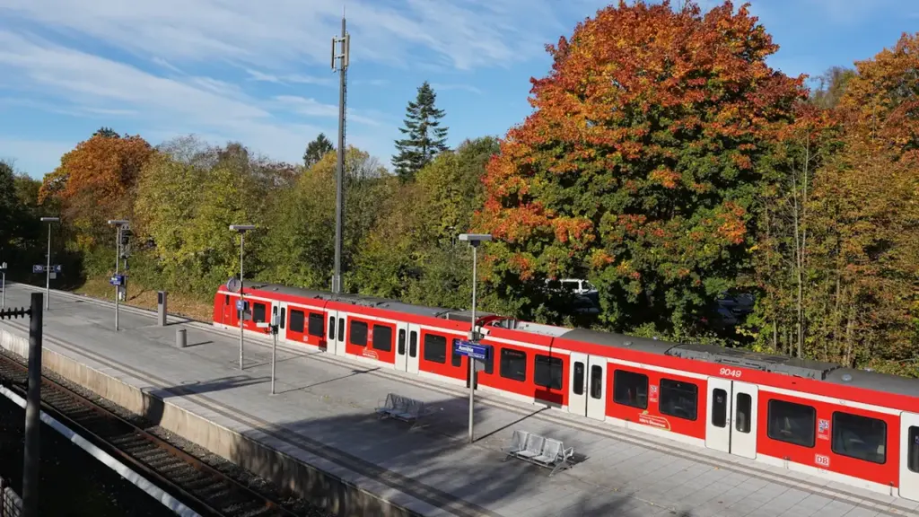 Bahnfahrt im Herbst: Verbindung vor Abfahrt erneut prüfen