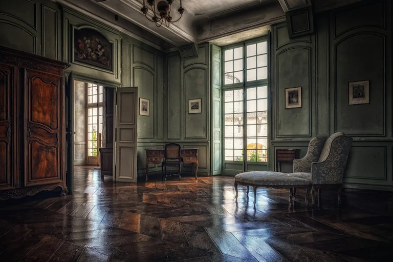 Ein altes Haus im Traum: Erinnerungen und Wandel verstehen