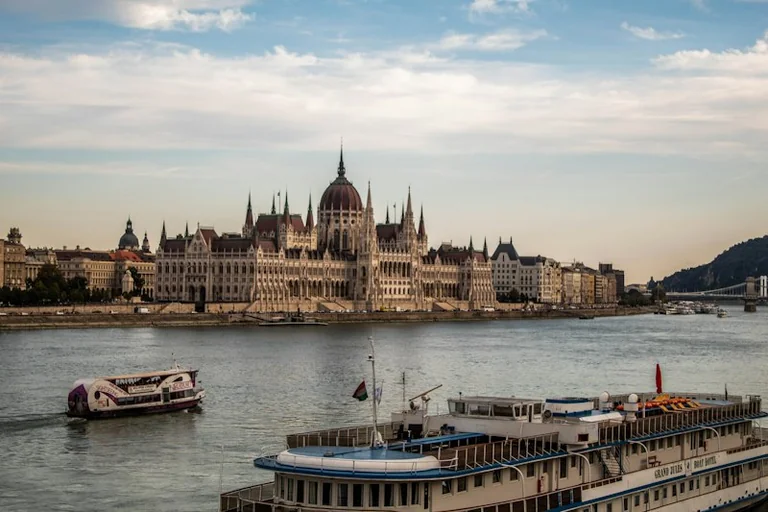 Ungarnaufstand 1956: Vom Protest in Budapest zur Flucht nach Deutschland